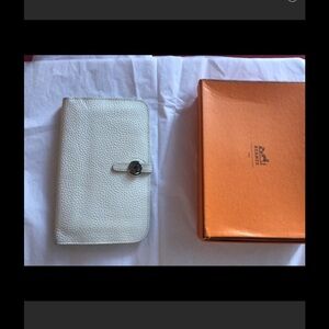Hermes White Leather Key Holder with Orange Box